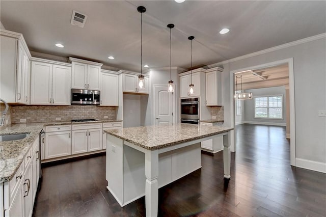 kitchen with a sink, stainless steel appliances, dark wood-type flooring, backsplash, and visible vents