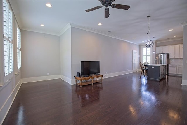 living area with a ceiling fan, dark wood-style flooring, baseboards, ornamental molding, and recessed lighting