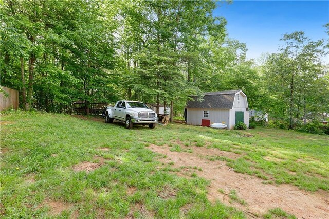view of yard with a storage shed and an outdoor structure