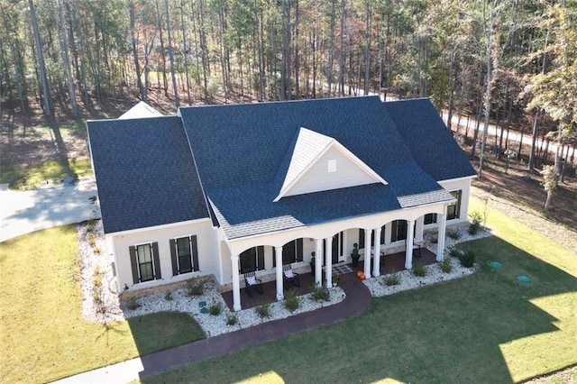 view of front of home featuring a front lawn