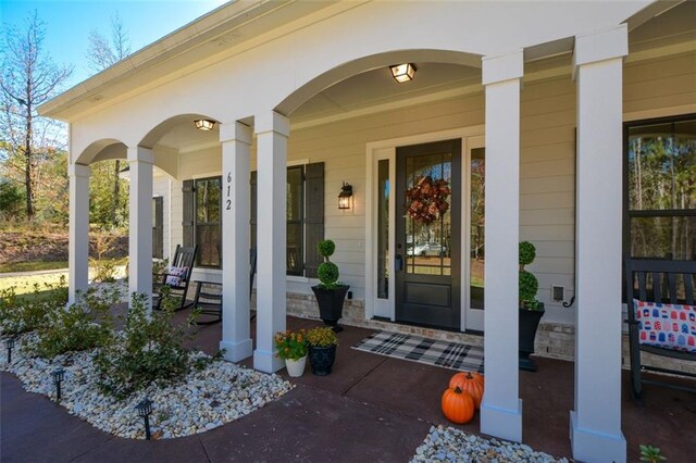 property entrance with covered porch