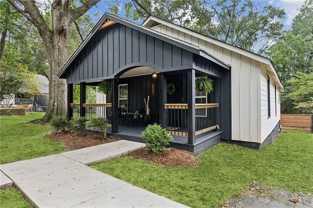 view of front of home with a front lawn and covered porch