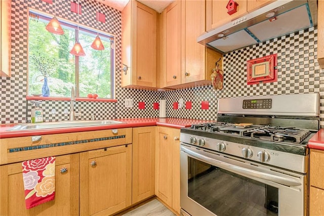 5848 Kingswood Ct, Norcross, GA 30093 - kitchen featuring stainless steel gas range, under cabinet range hood, decorative backsplash, and light brown cabinetry