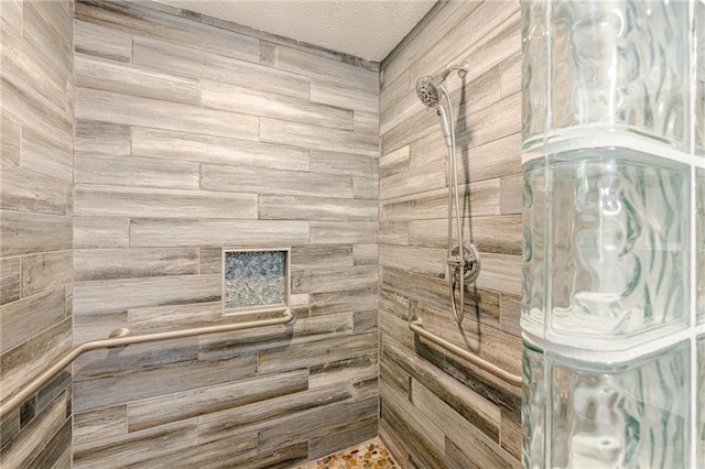 5848 Kingswood Ct, Norcross, GA 30093 - bathroom featuring tiled shower