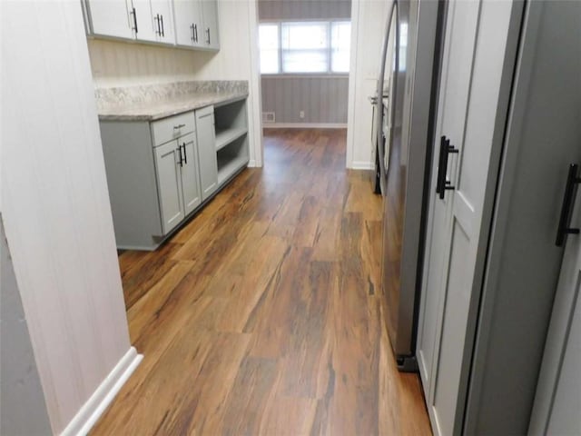 893 Andrews Dr, Conyers, GA 30012 - kitchen featuring wood finished floors, light countertops, baseboards, and gray cabinets