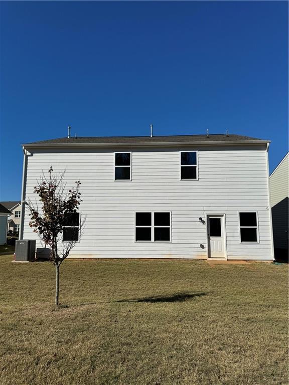 136 Paulownia Cir, Mcdonough, GA 30253 - back of property with a lawn