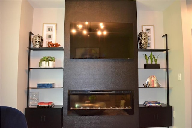 1350 May Ave Unit 14, Atlanta, GA 30316 - room details featuring a glass covered fireplace