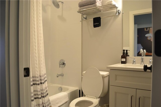 1350 May Ave Unit 14, Atlanta, GA 30316 - full bathroom featuring toilet, vanity, and shower / bath combo