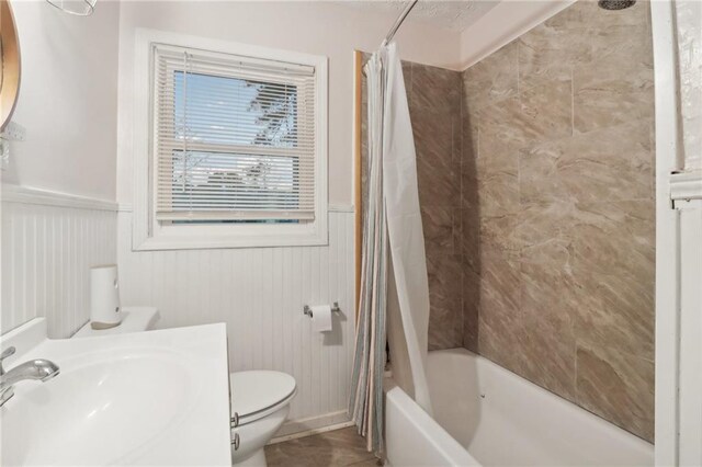 full bathroom with shower / bath combo, toilet, and sink