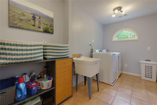 laundry room with washing machine and clothes dryer, laundry area, baseboards, light tile patterned floors, and visible vents