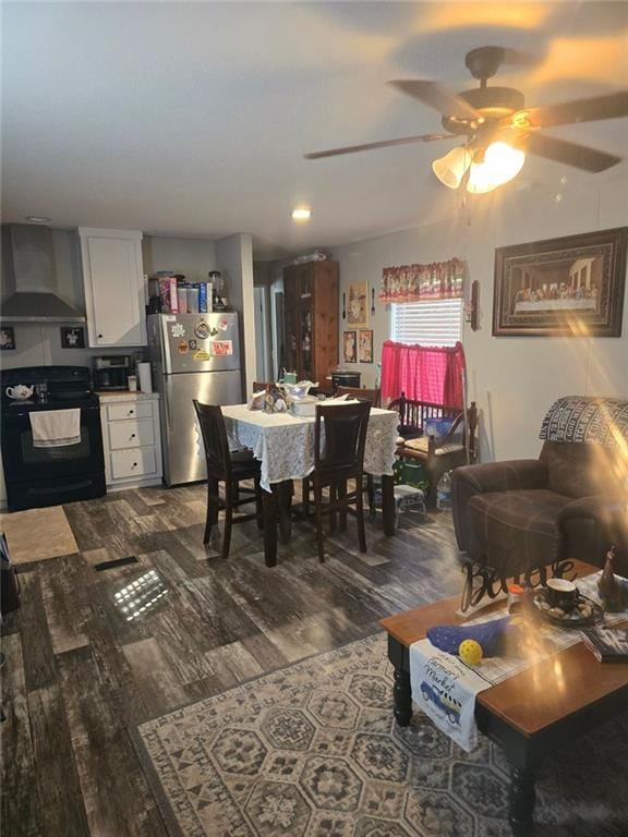 dining space with dark wood-style floors and a ceiling fan