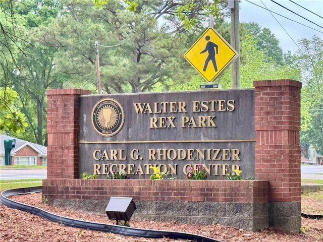 view of community / neighborhood sign