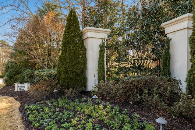 view of community / neighborhood sign