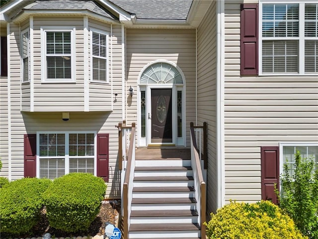 property entrance with a shingled roof