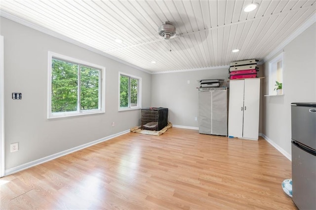 unfurnished room with light wood-style flooring, crown molding, ceiling fan, recessed lighting, and baseboards