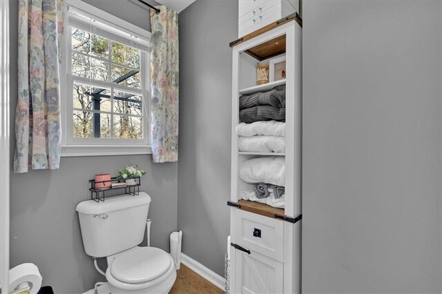 127 Hyde Way, Dallas, GA 30157 - bathroom with baseboards and toilet
