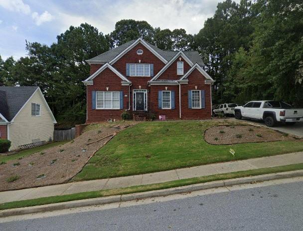 view of front of home featuring a front yard