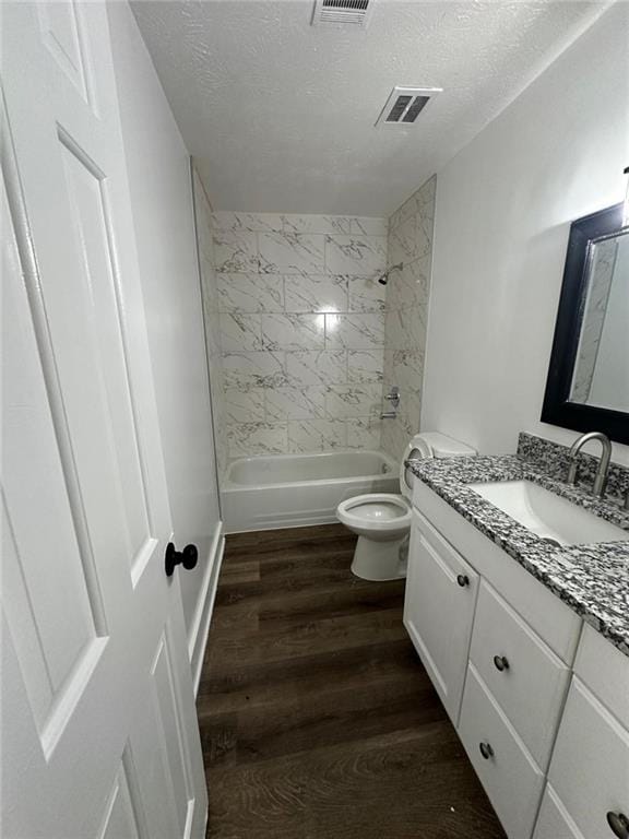 bathroom featuring shower / bathtub combination, a textured ceiling, toilet, wood finished floors, and visible vents