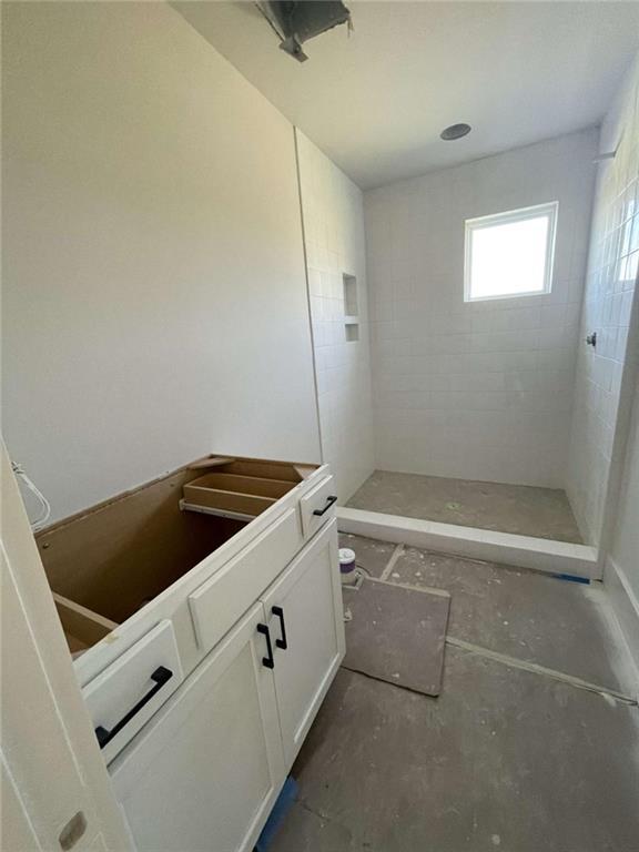 1210 Askew Trl, Greensboro, GA 30642 - bathroom with tiled shower