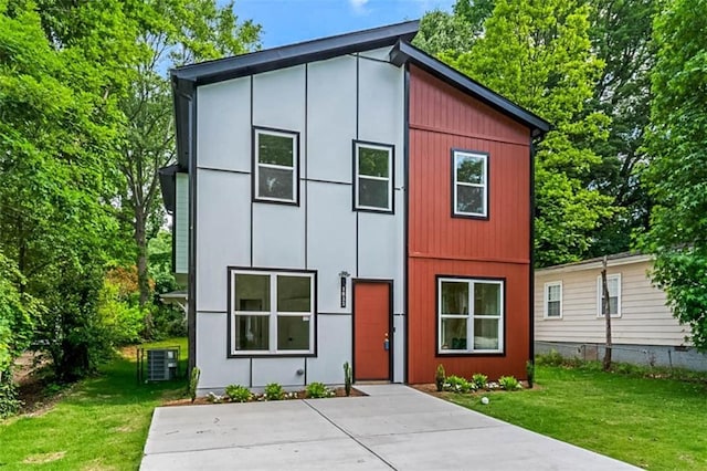 1835 Taylor Ave, East Point, GA 30344 - modern home featuring a front yard