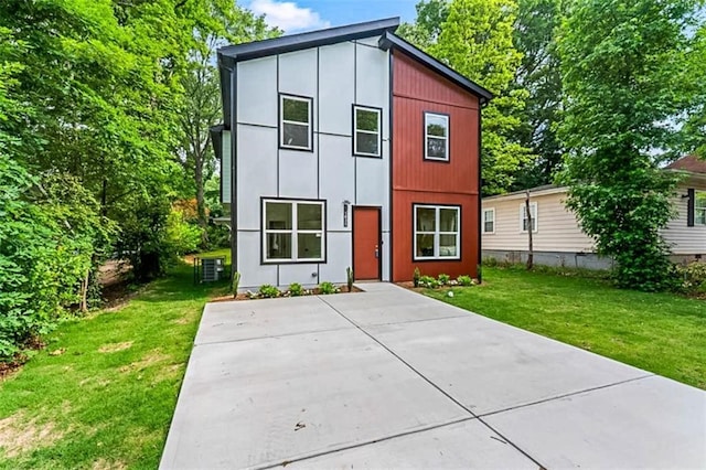 1835 Taylor Ave, East Point, GA 30344 - contemporary home with a front yard
