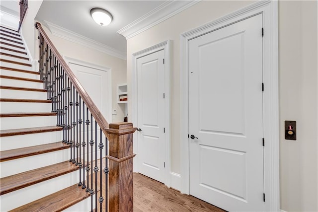 entrance foyer featuring light hardwood / wood-style floors and crown molding