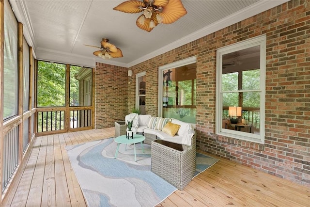 sunroom / solarium featuring outdoor lounge area and a ceiling fan