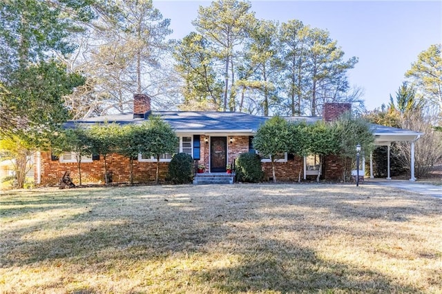 ranch-style home featuring a front lawn and a carport