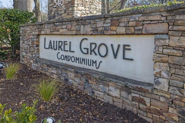 view of community / neighborhood sign