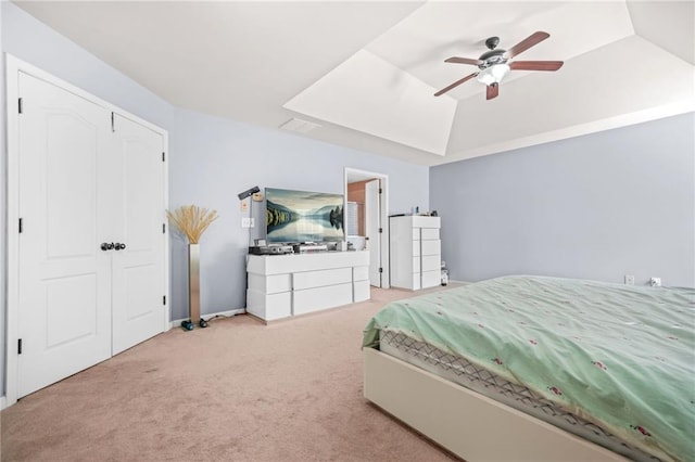 2625 Blackstock Dr, Cumming, GA 30041 - bedroom featuring ceiling fan, a tray ceiling, visible vents, and carpet