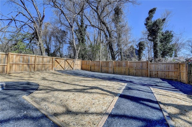 543 Paines Ave NW, Atlanta, GA 30318 - view of yard featuring fence