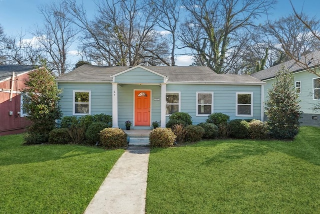 view of front of home featuring a front yard