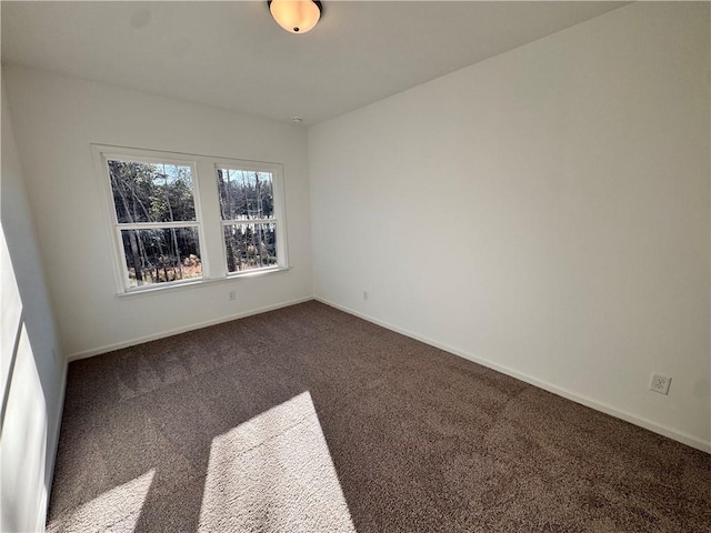 unfurnished room featuring carpet