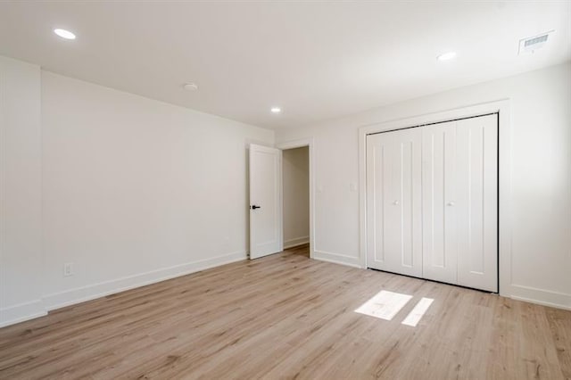 unfurnished bedroom featuring visible vents, light wood-style flooring, baseboards, and recessed lighting