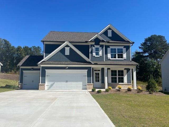 craftsman-style home featuring a front lawn