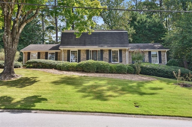 view of front of house featuring a front yard