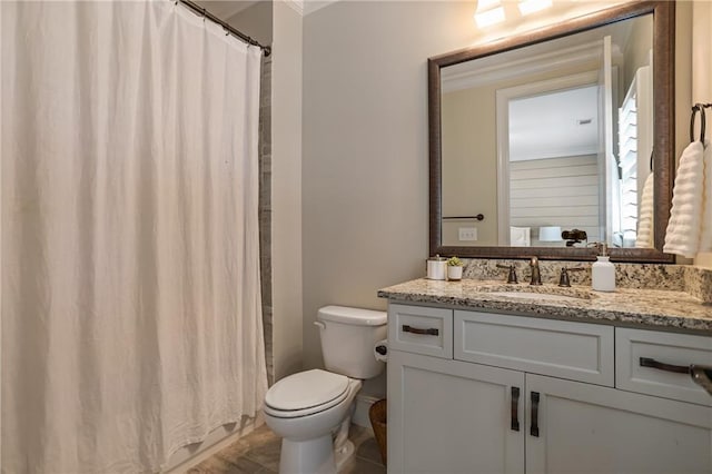 bathroom with toilet, a shower with shower curtain, and vanity