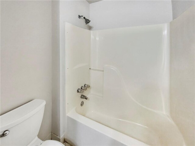 full bath with toilet and washtub / shower combination