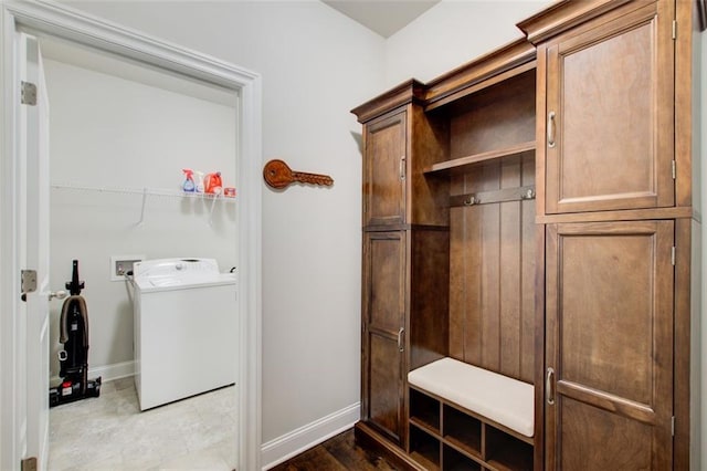 mudroom with baseboards and washer / clothes dryer
