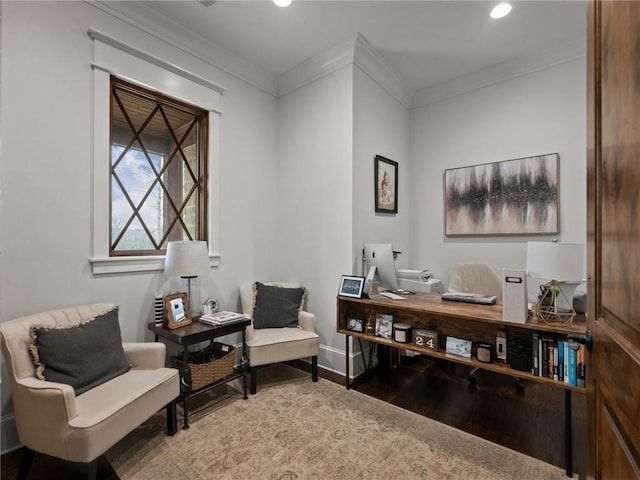 living area with recessed lighting, baseboards, wood finished floors, and crown molding