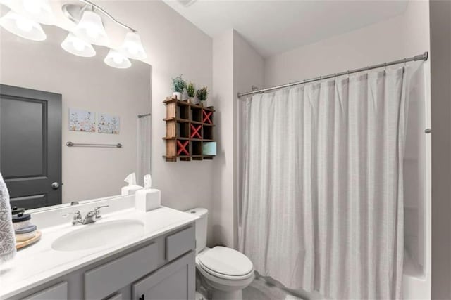 full bathroom with an inviting chandelier, toilet, vanity, and shower / tub combo
