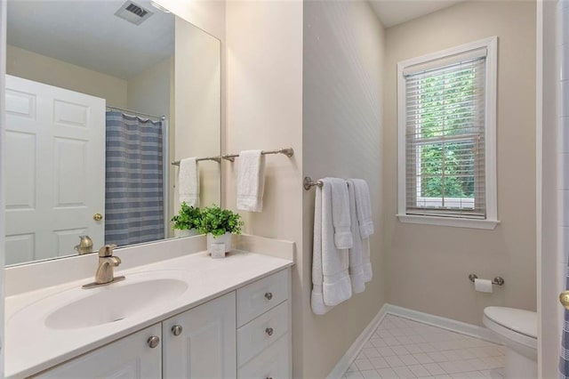 2400 Cumberland Pkwy SE Unit 613, Atlanta, GA 30339 - bathroom with tile patterned floors, vanity, baseboards, toilet, and curtained shower