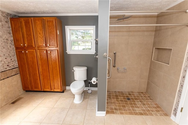 full bathroom with a textured ceiling, toilet, ornamental molding, visible vents, and tiled shower