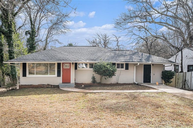 single story home featuring a front yard