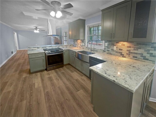 empty room with ceiling fan, hardwood / wood-style floors, crown molding, and a textured ceiling