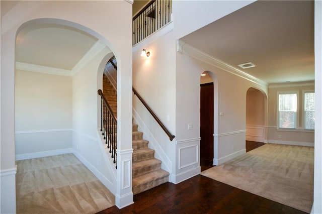 stairway featuring carpet flooring and ornamental molding