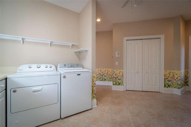 laundry room featuring independent washer and dryer, ceiling fan, and light tile patterned flooring