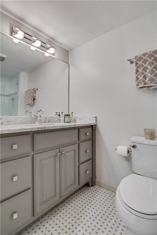 2562 Red Valley Rd, Atlanta, GA 30305 - full bathroom featuring a shower with shower door, vanity, baseboards, and toilet