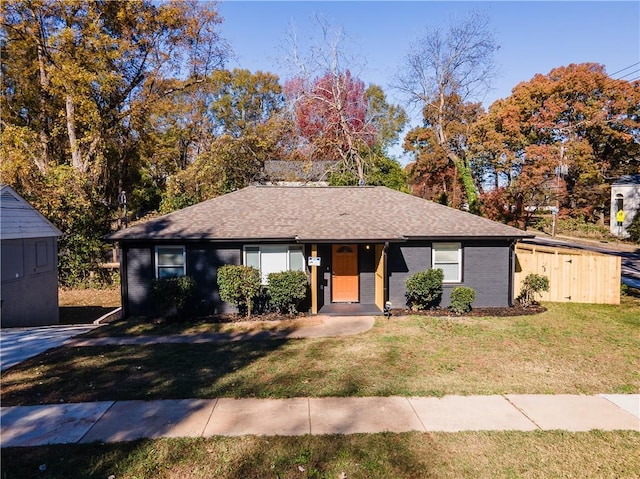 single story home featuring a front lawn