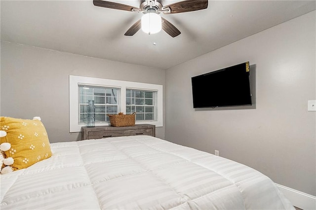 bedroom with ceiling fan